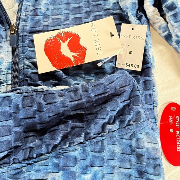 Hot Kiss tie-dyed Blue and White Textured 2 piece set NWT. Size medium - Picture 6 of 7